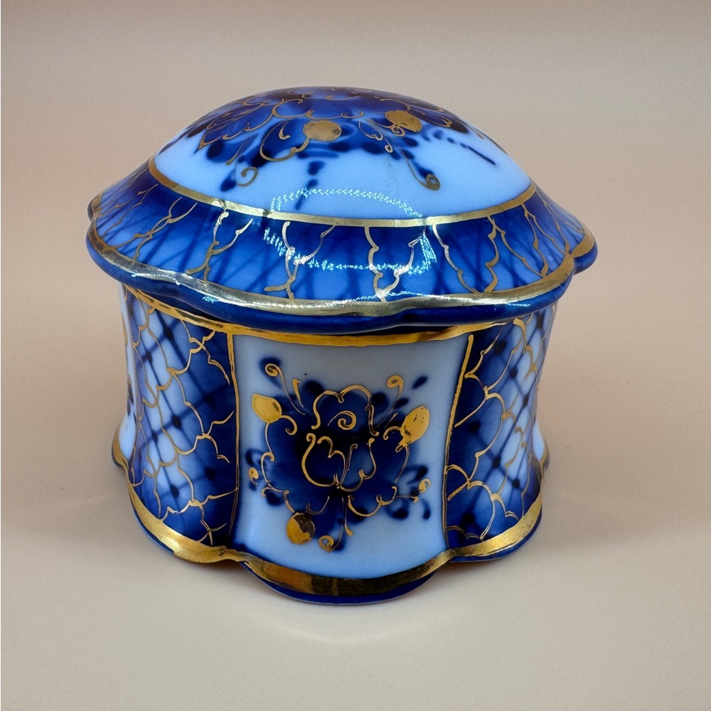 Trinket Box Porcelain Gzhel Hand Painted White Blue Gold NWOT - Picture 13 of 15